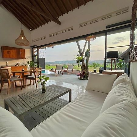 Putjung Boutique Villa Jogja Senang מראה חיצוני תמונה